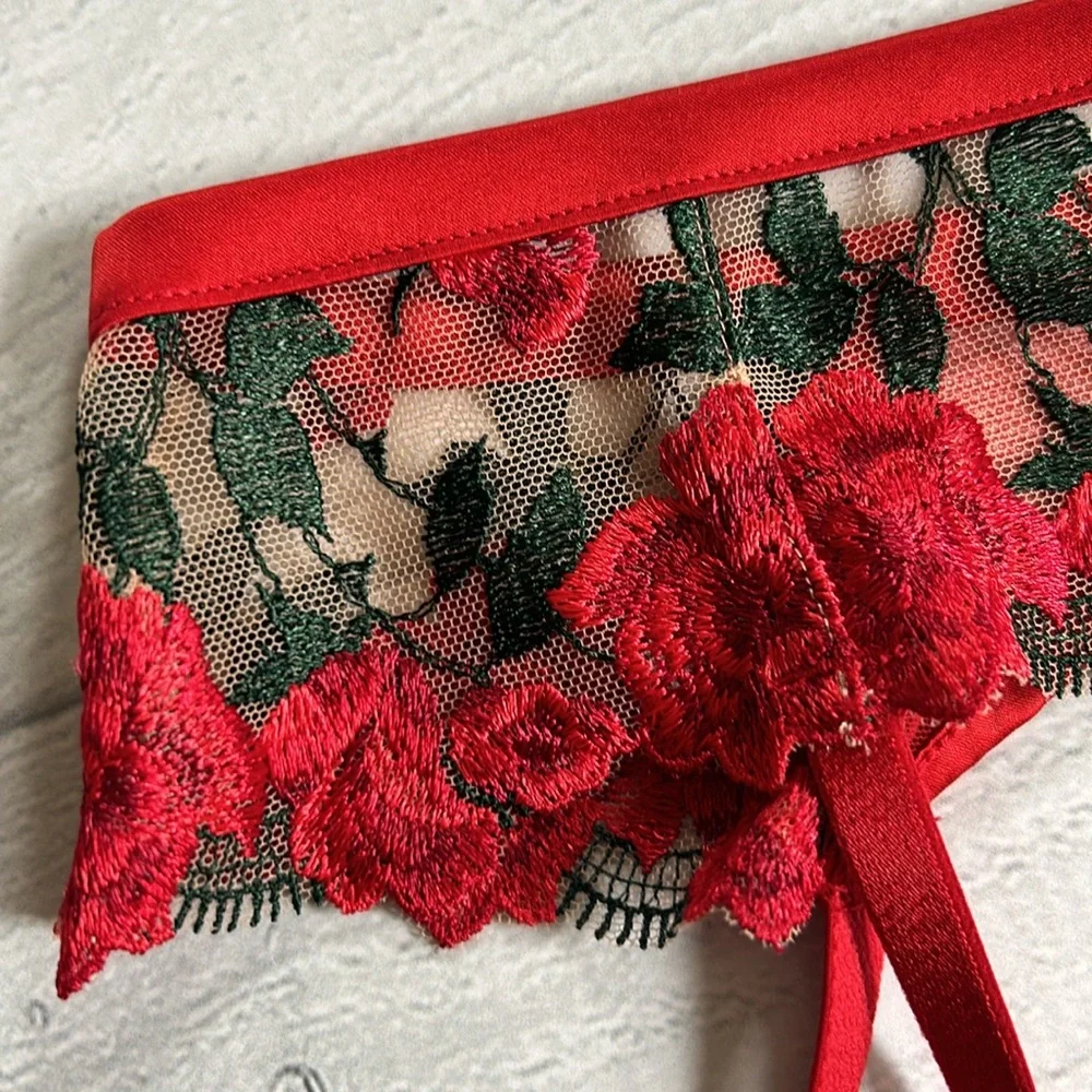 Fleur du Mal Roses and Thorns Garter‎ Belt NWOT Sz XS/S